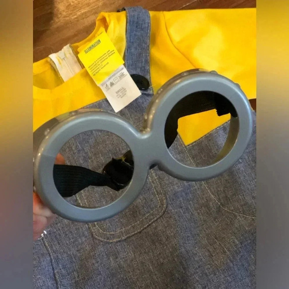 Kids Unisex Minions Costume Overalls/yellow Shirt onesie size Small - Picture 5 of 7